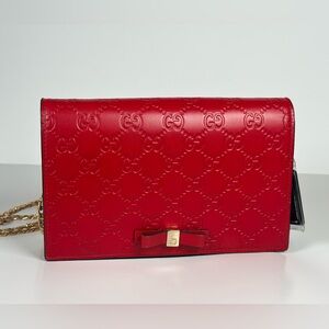Authentic Gucci Red Embossed Bow Guccissima Crossbody Clutch Wallet On Chain